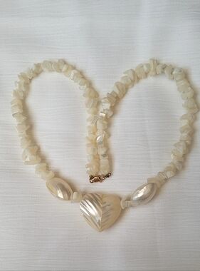 Mother of pearl puffy heart necklace 10k Gold Clasp